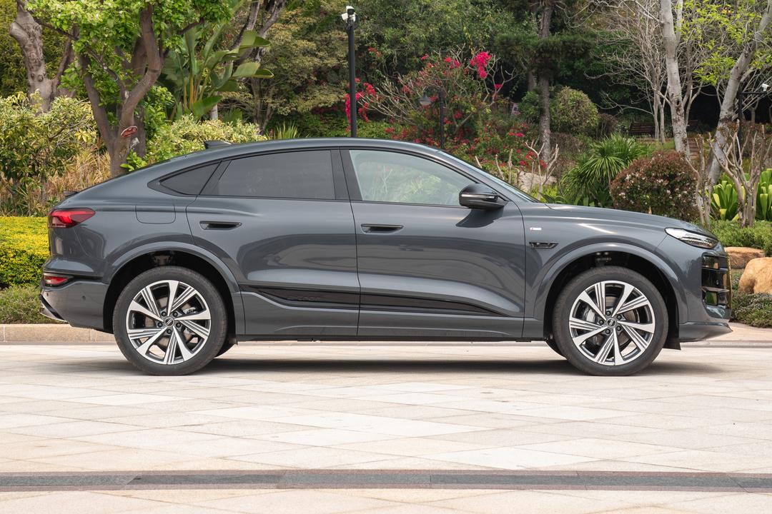 Audi Q6L Sportback e-tron 2026, фото 8
