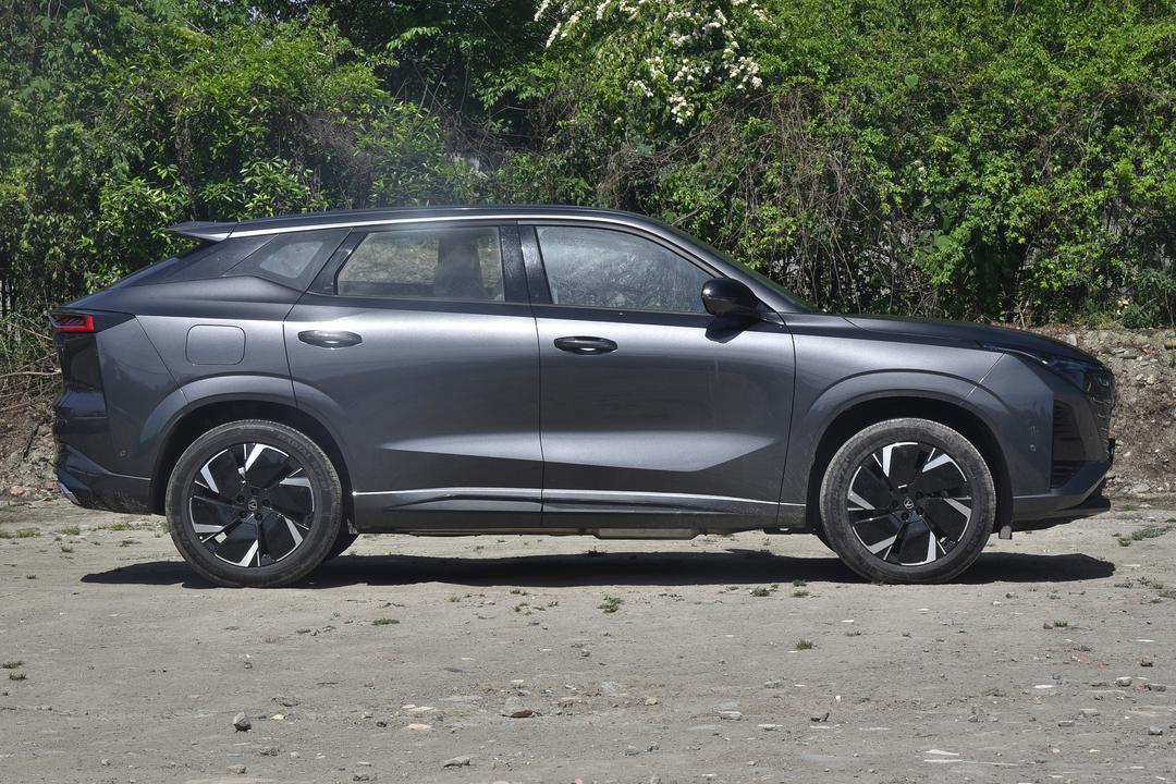 Changan UNI-Z PHEV 2026, фото 8