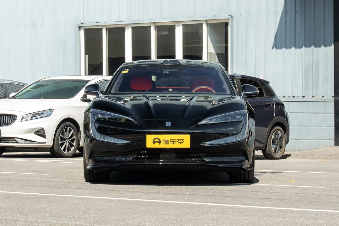 BYD Yangwang U7 EV 2026, фото 2