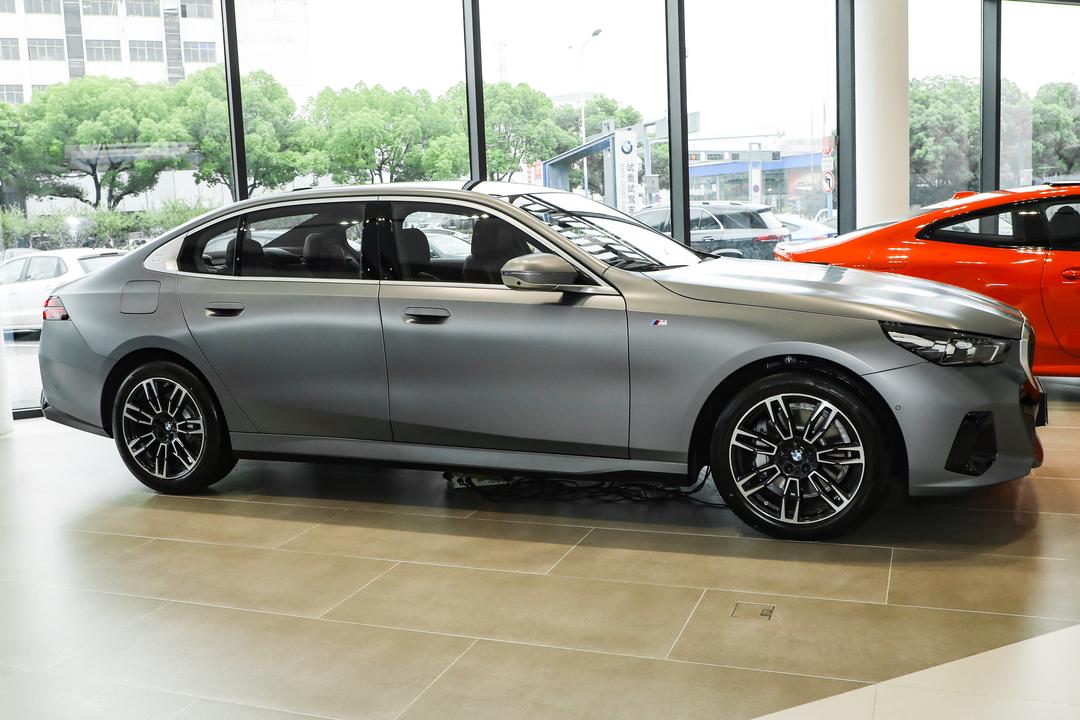 BMW 5 Series 2026, фото 7