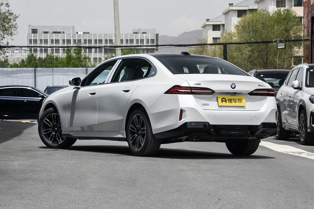 BMW 5 Series 2026, фото 5