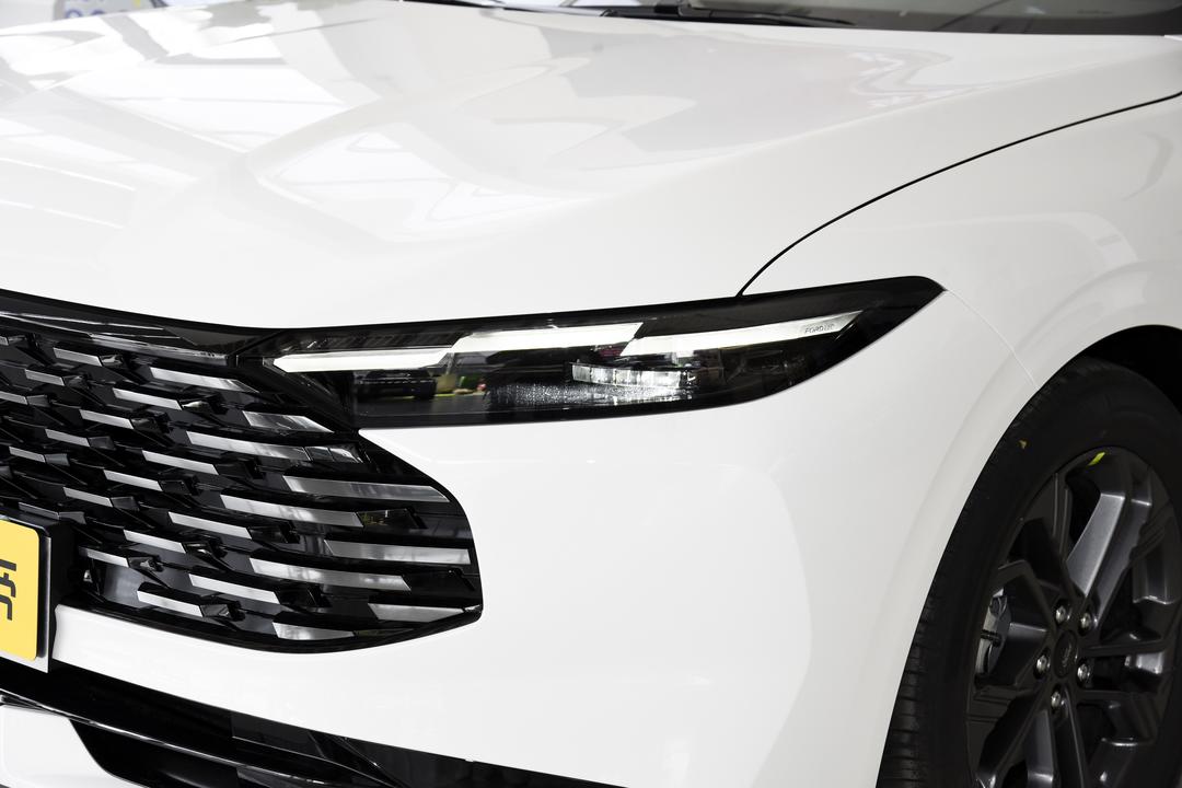 Ford Mondeo 2026, фото 13