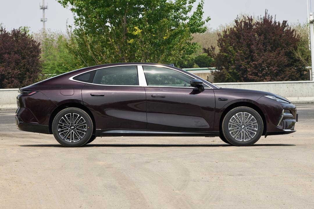 Geely Starlight 8 PHEV 2026, фото 8