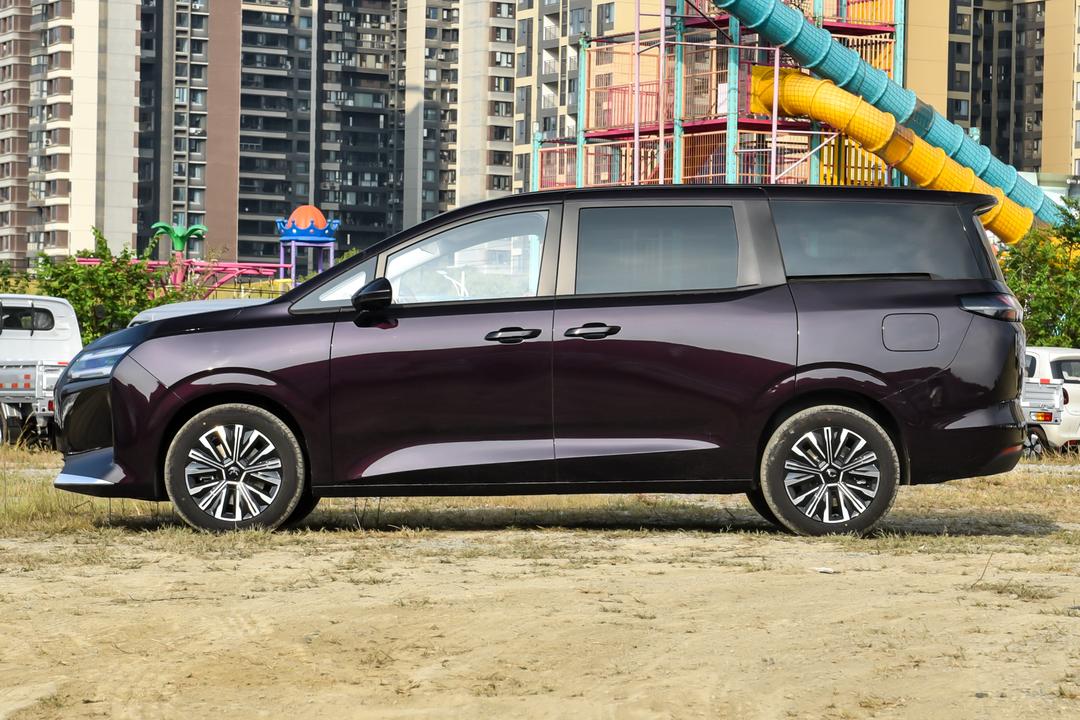 Wuling Starlight 730 PHEV 2026, фото 4