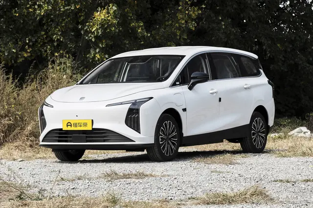 Dongfeng V6 2026 — купить из Китая под заказ