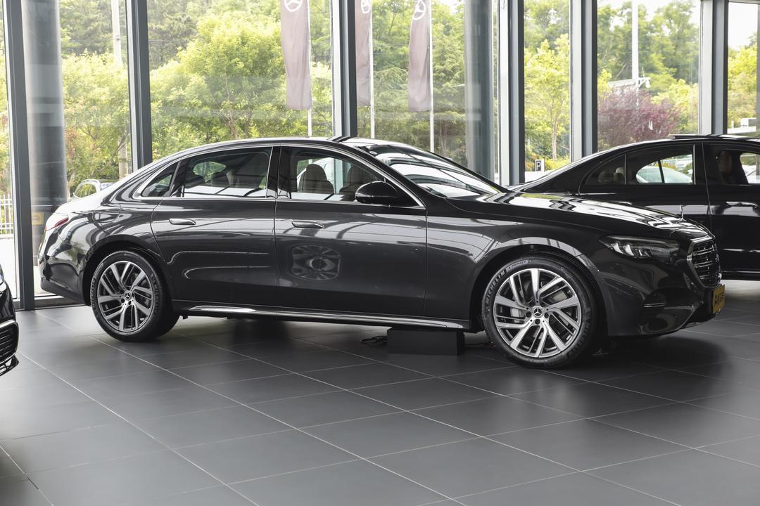 Mercedes-Benz E-Class 2026, фото 6