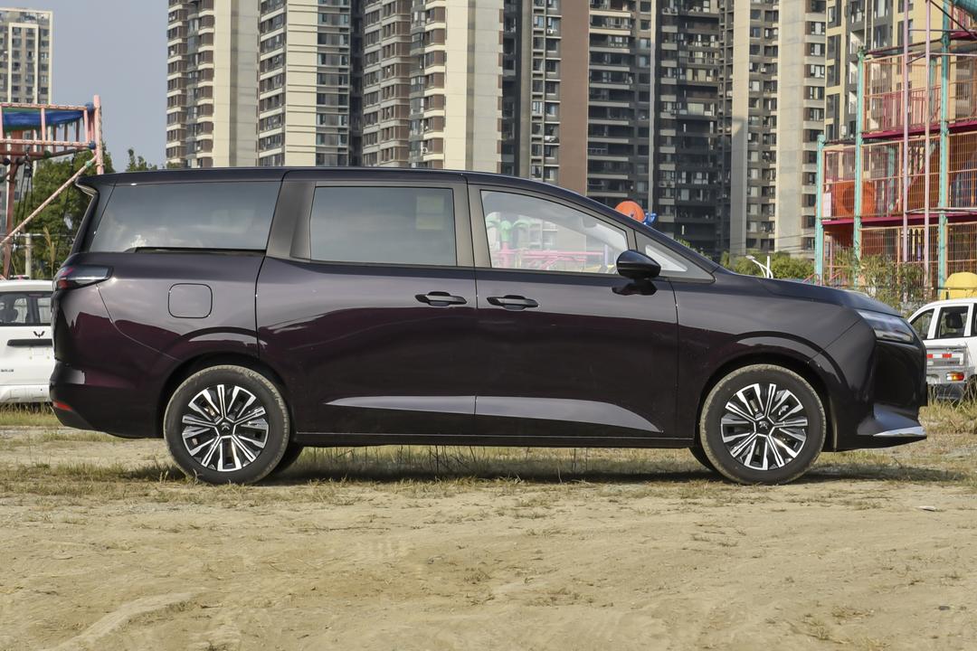 Wuling Starlight 730 PHEV 2026, фото 8