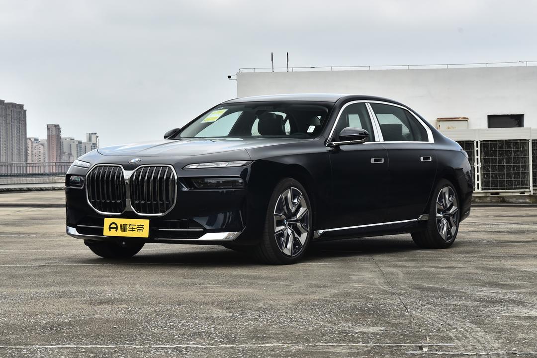 BMW 7-Series 2026, фото 1