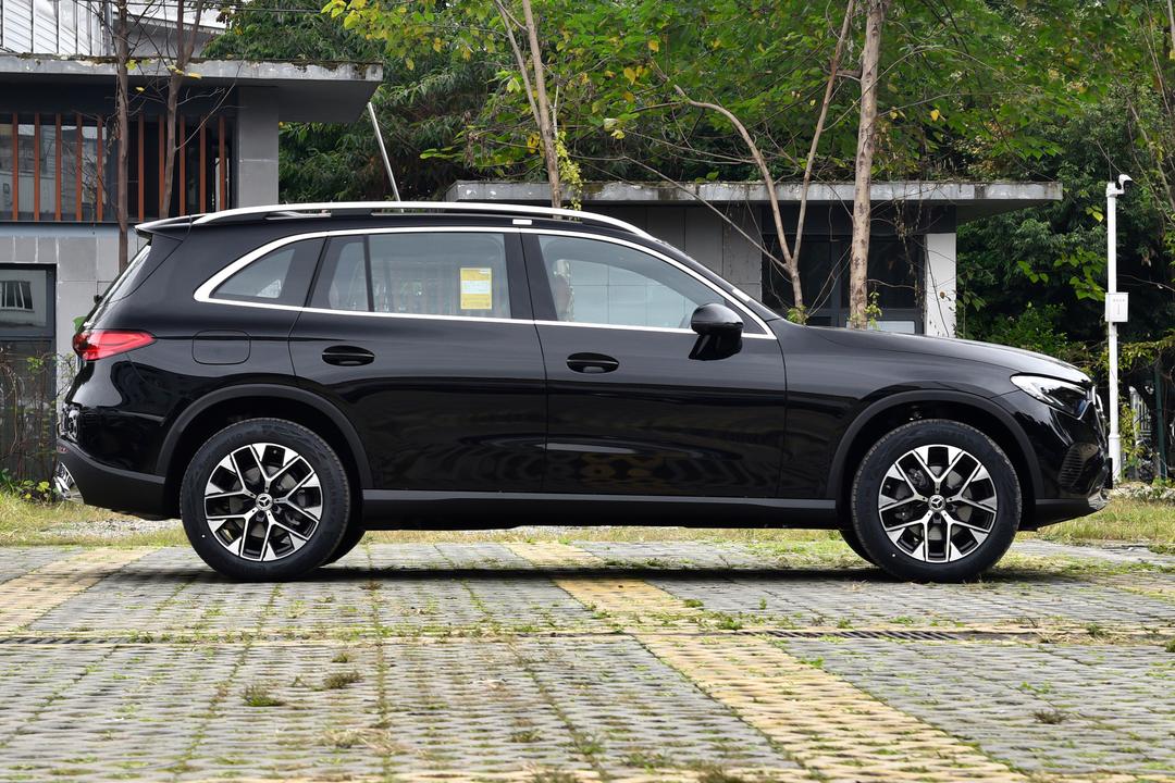 Mercedes-Benz GLC-Class 2026, фото 8