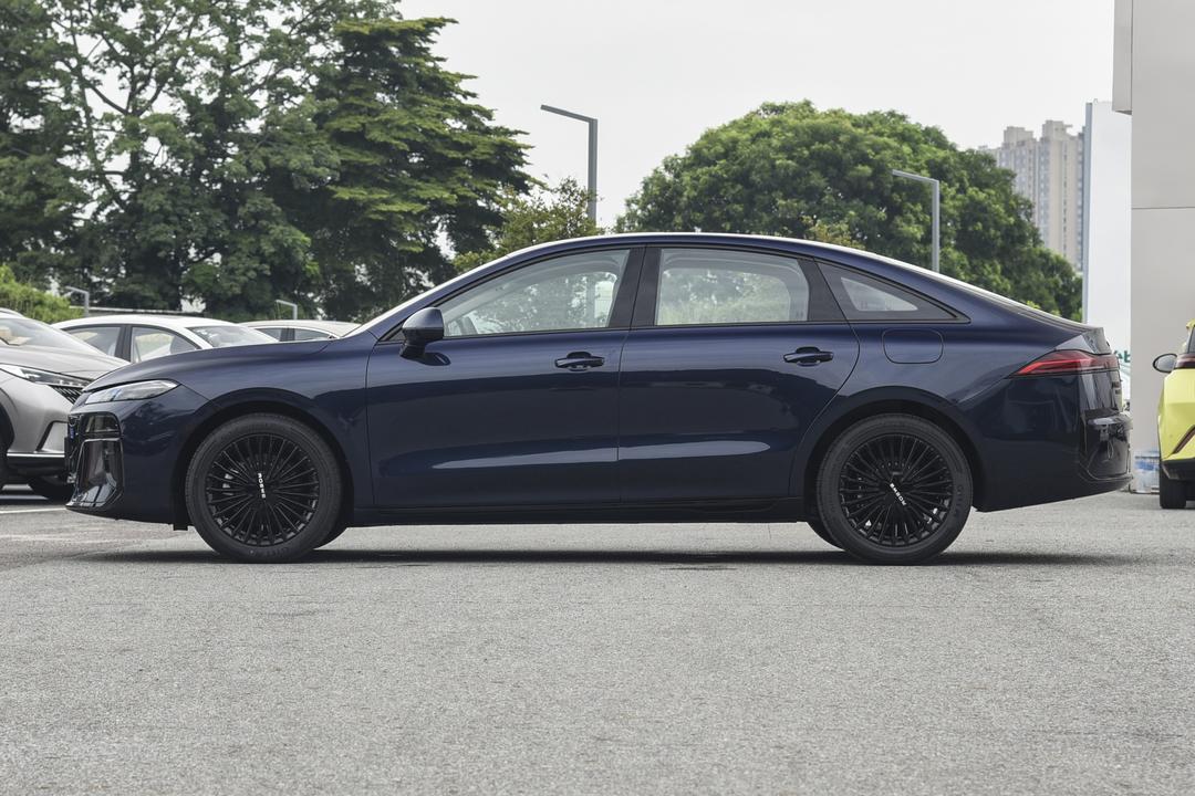 Roewe M7 DMH 2026, фото 4