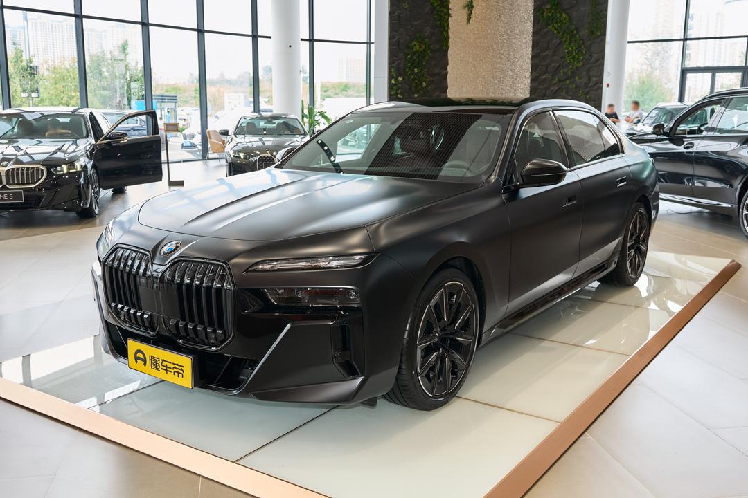 BMW 7-Series 2026, фото 1