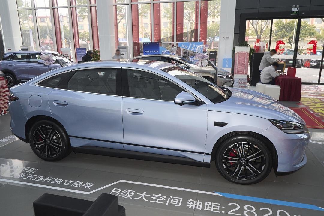 BYD Qin L EV 2026, фото 8