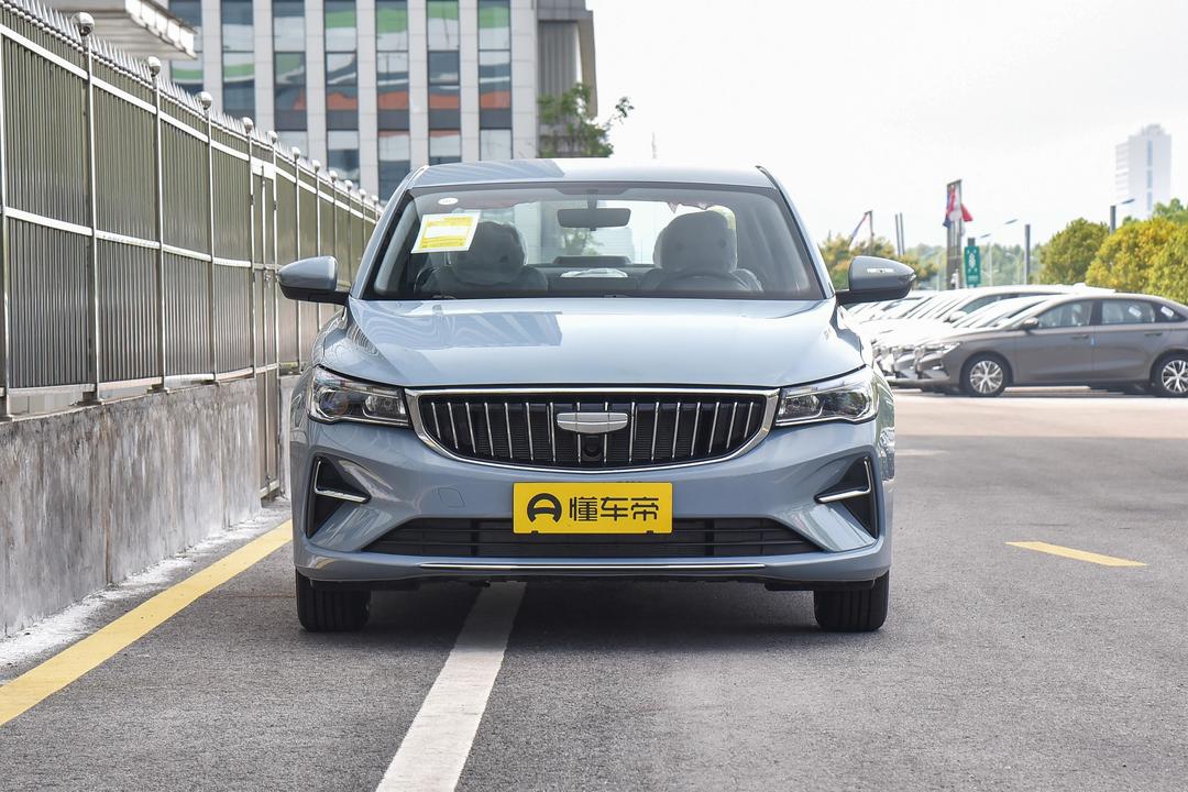 Geely Emgrand 2026, фото 2