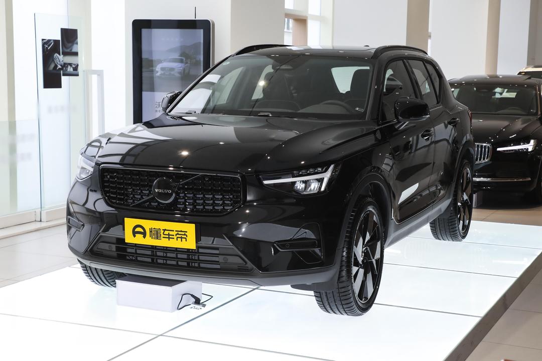 Volvo XC40 2026, фото 1