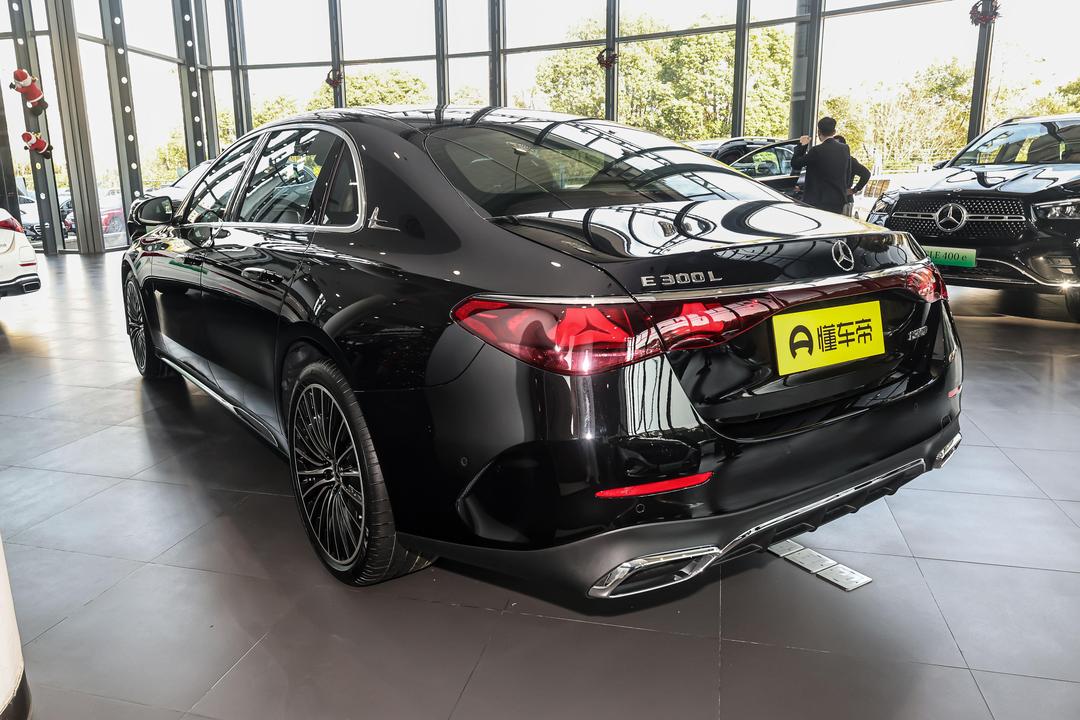 Mercedes-Benz E-Class 2026, фото 5