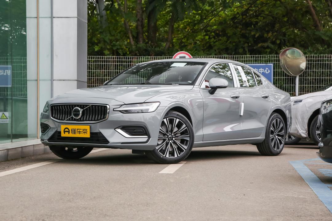 Volvo S60 2026, фото 1