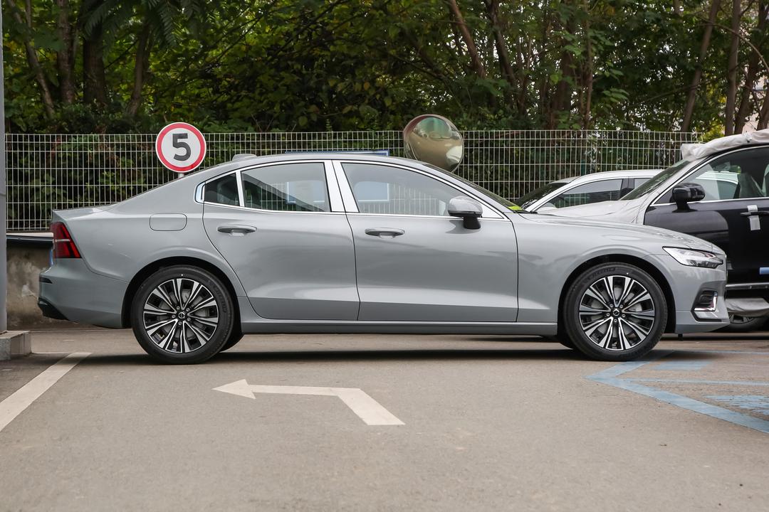 Volvo S60 2026, фото 8