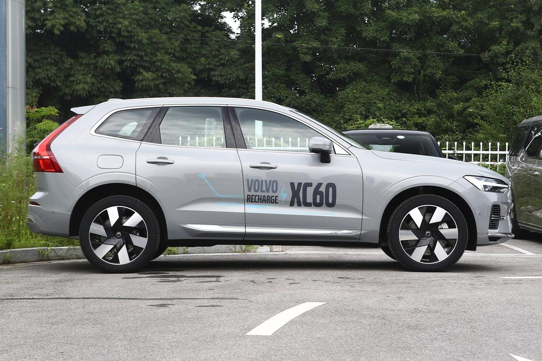 Volvo XC60 PHEV 2026, фото 8