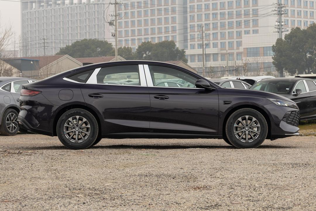 BYD Qin L DM 2026, фото 8