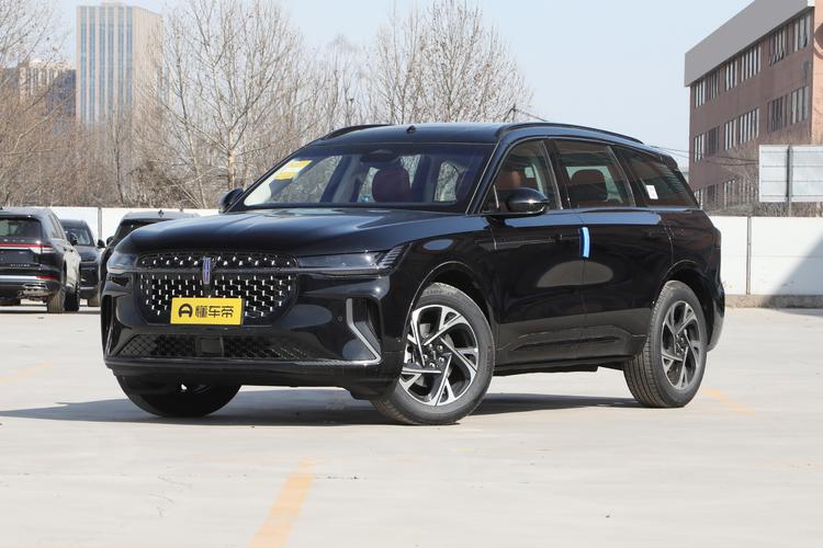 2025 2.0T four-wheel drive Zunyi Hybrid version