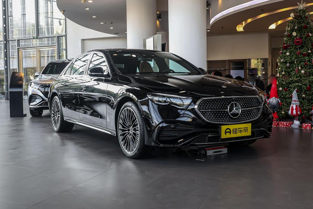 Mercedes-Benz E-Class 2026, фото 3