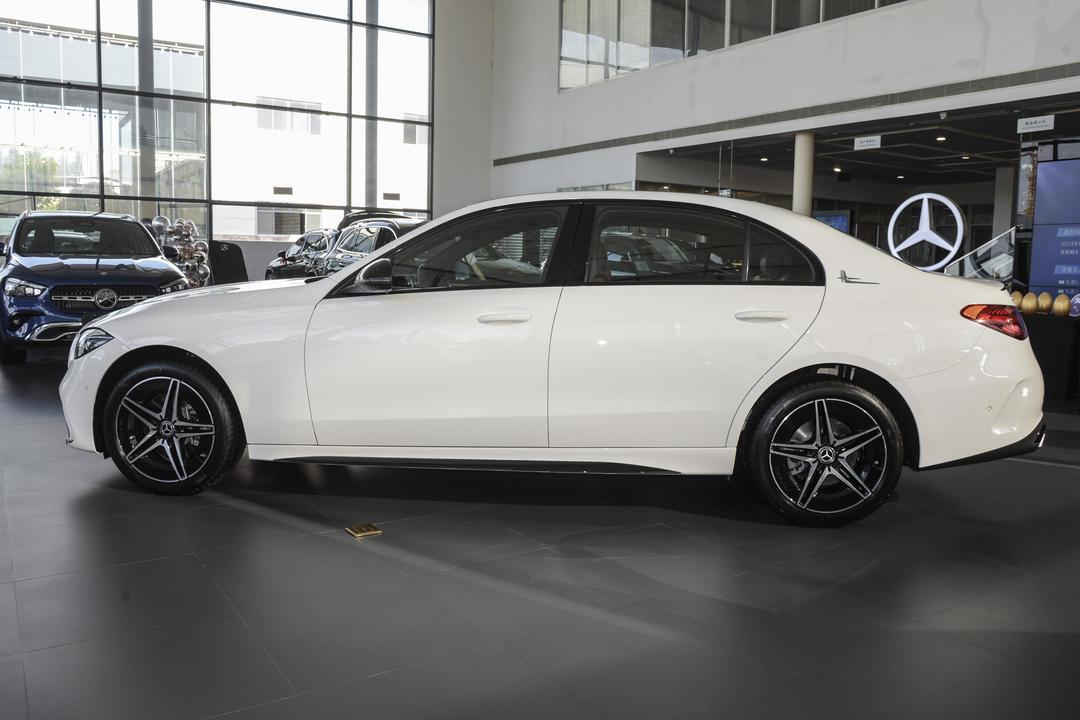 Mercedes-Benz C-Class 2026, фото 4