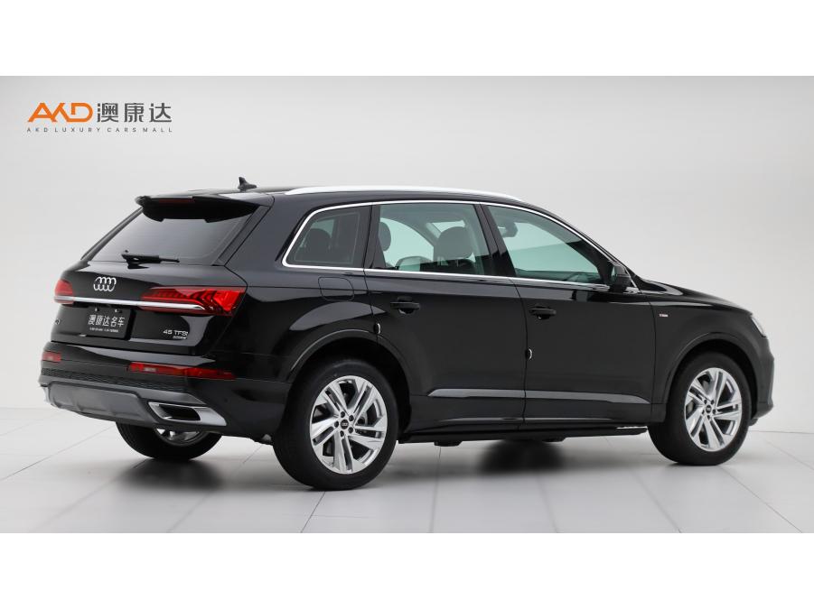 Audi Q7 2022 Черный из Китая, фото 5