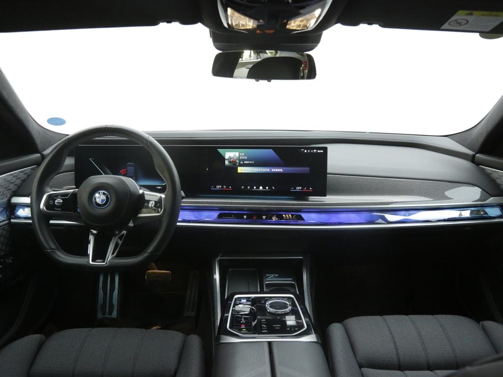 BMW i7 2023 M70L xDrive
