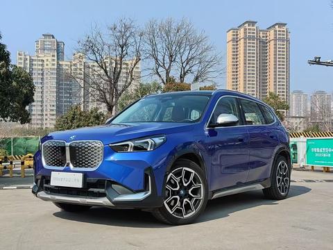 BMW iX1