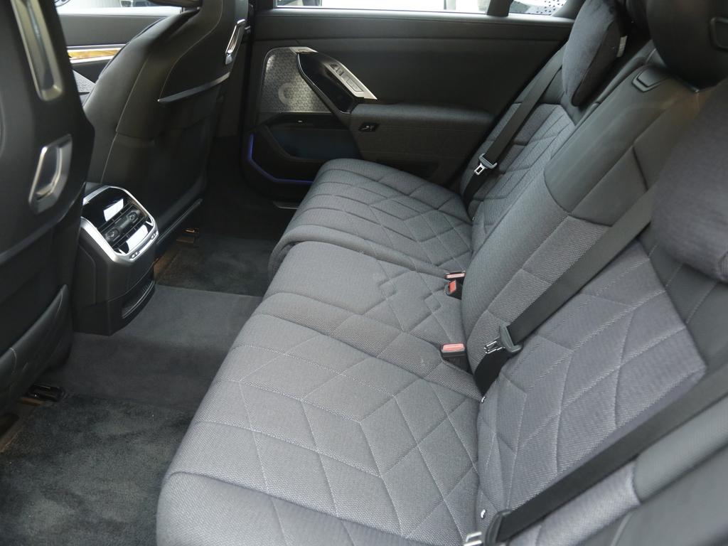 BMW i7 2023 M70L xDrive