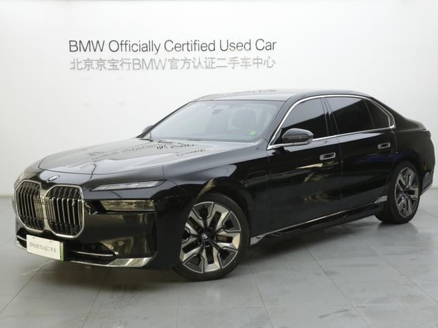 BMW i7 2023 года выпуска