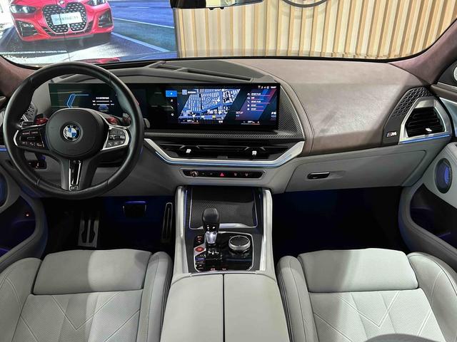 BMW BMWXM 2023 4.4 T Standard — фото 6