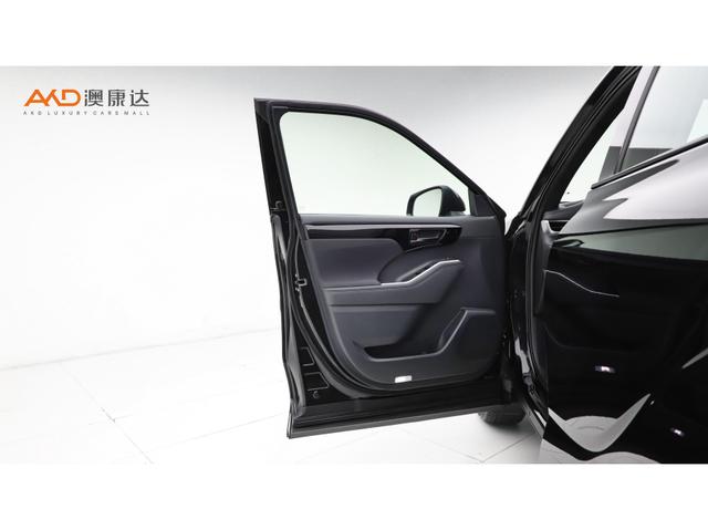 Toyota Crown Kluger 2021 2.5 L HEV 4 WD — фото 10