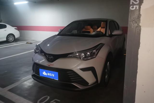 Toyota C-HR 2021 года выпуска