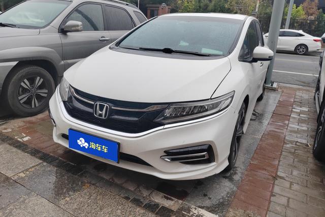 Honda Jade 2017 года выпуска