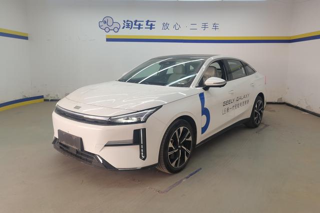 Geely Galaxy L6 2023 года выпуска