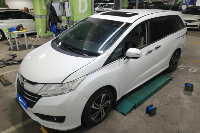 Honda Odyssey 2015 года выпуска