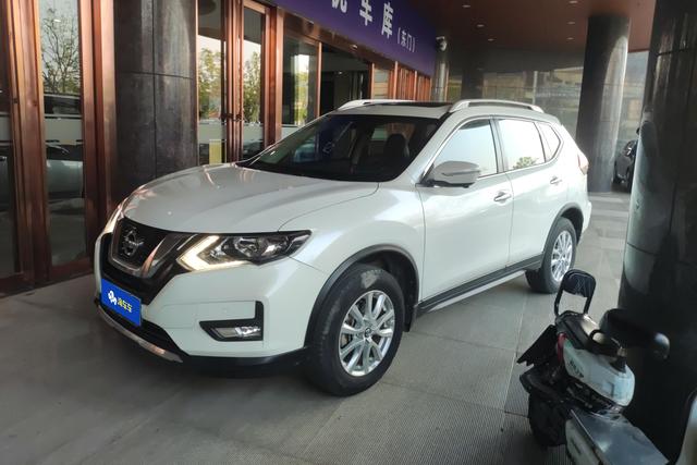 Nissan X-Trail 2017 года выпуска