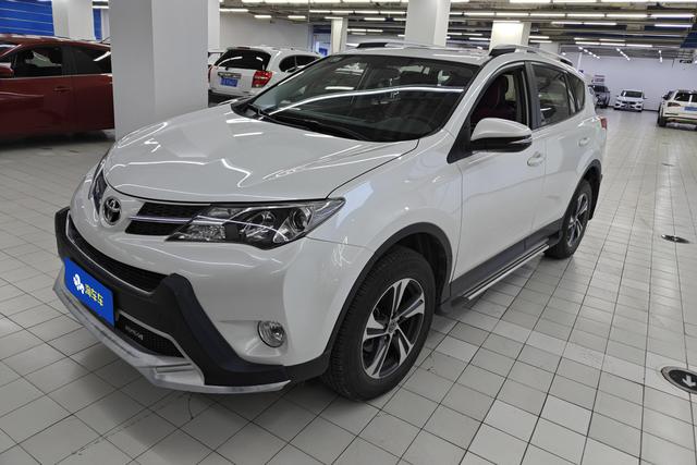Toyota RAV 4 2015 года выпуска