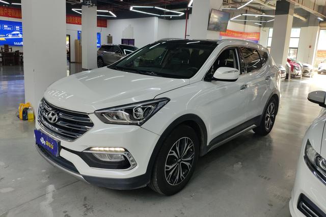Hyundai Santa Fe 2017 года выпуска