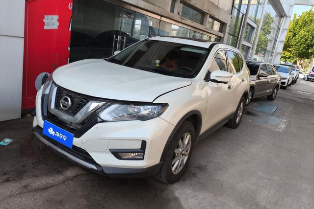 Nissan X-Trail 2017 года выпуска