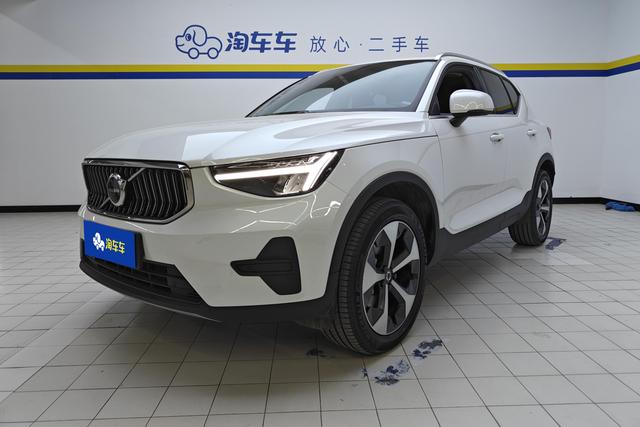 Volvo XC40 2024 года выпуска