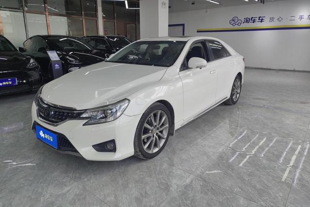 Toyota Mark X 2013 года выпуска