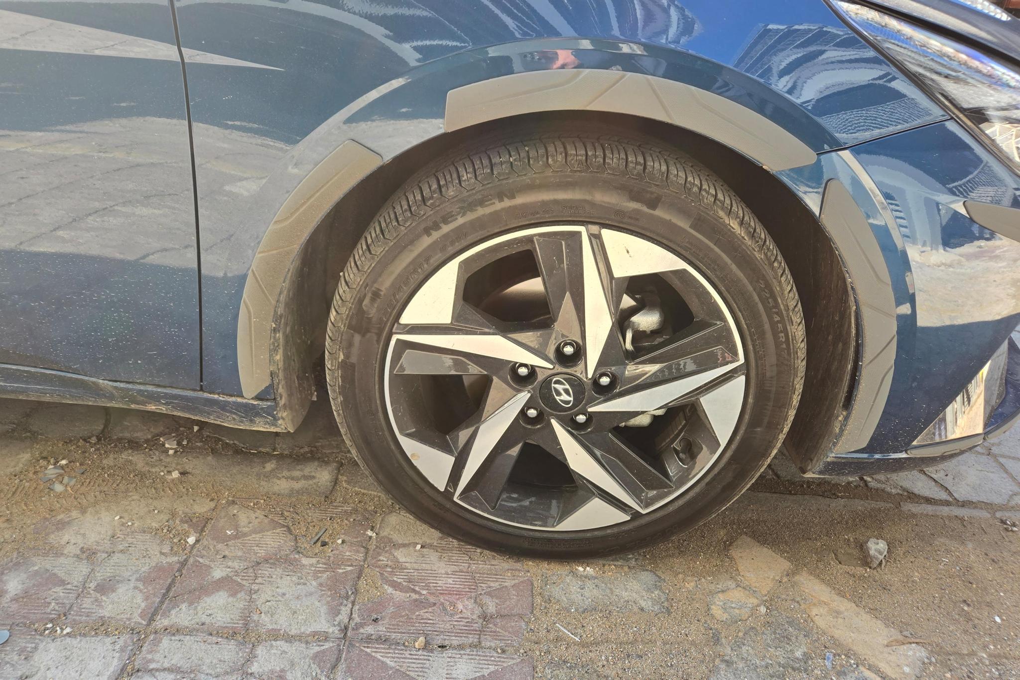 Hyundai Elantra 2021 1.5L CVT LUX Luxury