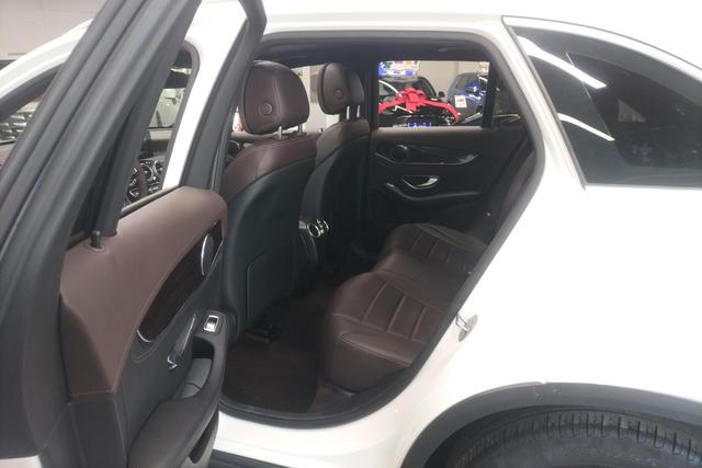 Mercedes Benz GLC 2018 — фото 16