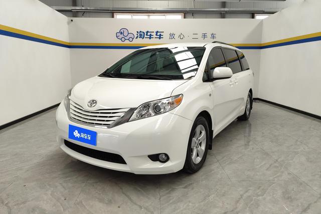 Toyota Sienna 2015 года выпуска
