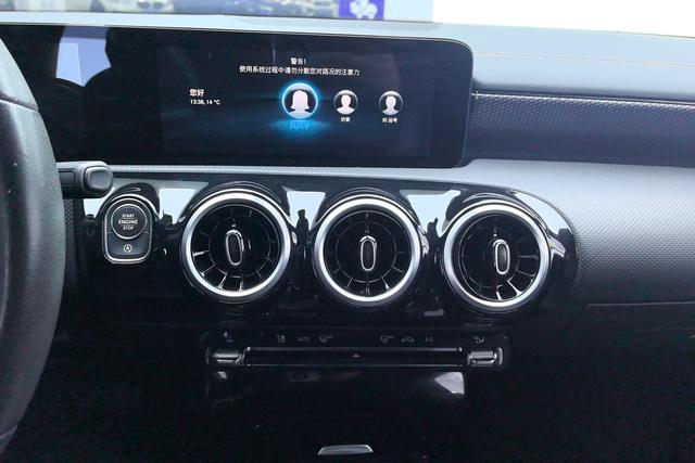 Mercedes Benz A-Class 2022 — фото 14
