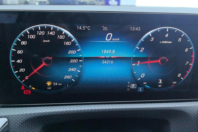 Mercedes Benz A-Class 2022 — фото 15