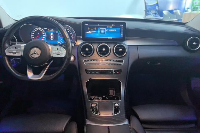 Mercedes Benz C-Class 2020 — фото 12