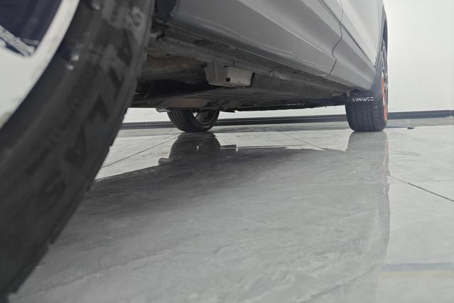 Lynk 06 2023 Темно-серый из Китая